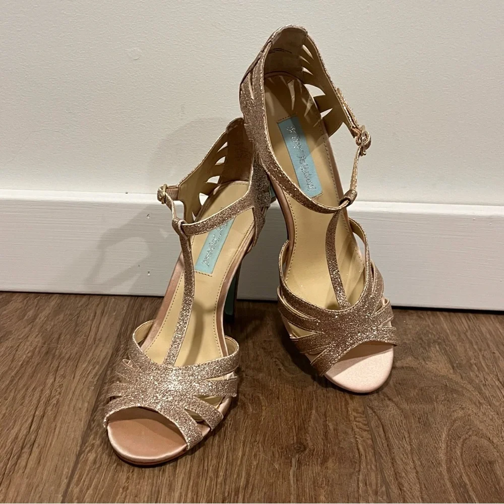 Betsey Johnson Gold Glitter Tee Heels - ***See notes for sizing - Picture 6 of 15